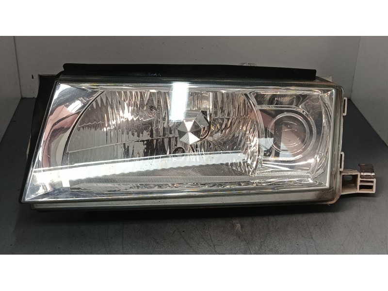 Recambio de faro izquierdo para skoda octavia i (1u2) 1.6 referencia OEM IAM 1U1941015E  