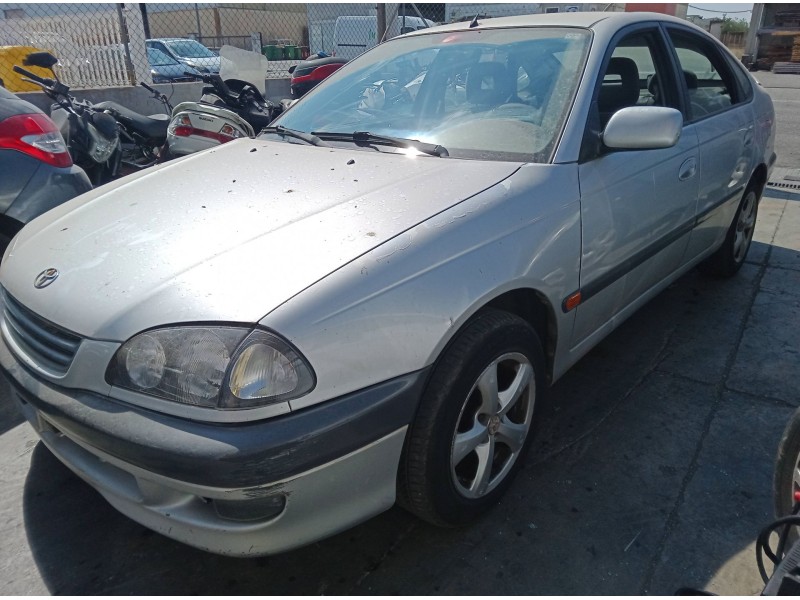 toyota avensis liftback (_t22_) del año 2000
