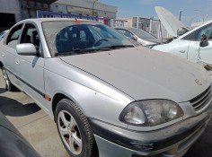 toyota avensis liftback (_t22_) del año 2000 2