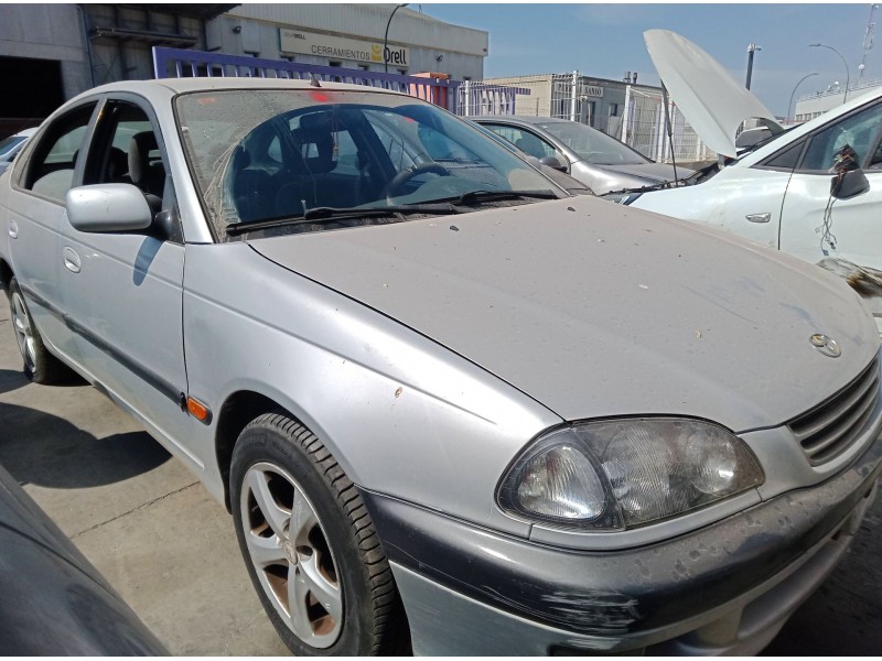 toyota avensis liftback (_t22_) del año 2000