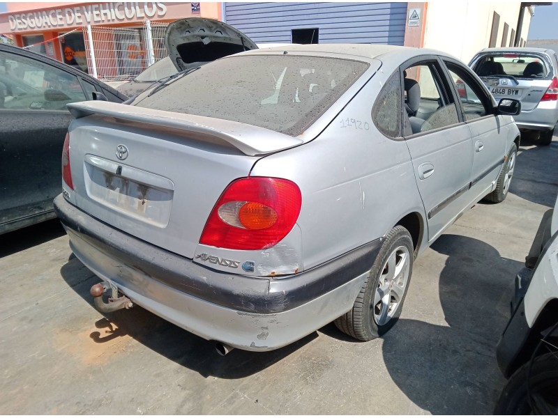 toyota avensis liftback (_t22_) del año 2000