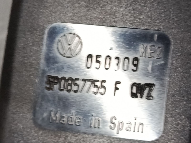 Recambio de anclaje cinturon delantero izquierdo para seat leon (1p1) 1.9 tdi referencia OEM IAM   