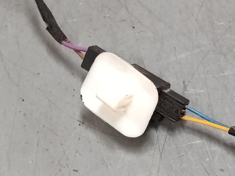 Recambio de anclaje cinturon delantero izquierdo para seat leon (1p1) 1.9 tdi referencia OEM IAM   