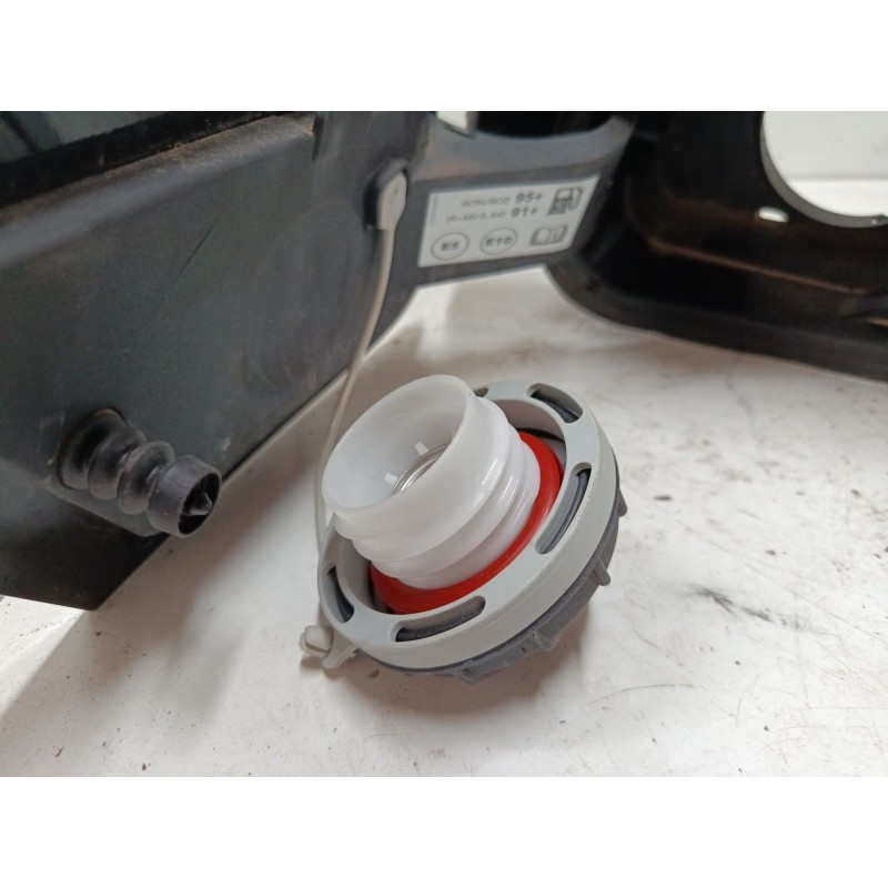 Recambio de tapa exterior combustible para hyundai i20 iii (bc3, bi3) 1.2 1.2 referencia OEM IAM 81595Q0000  