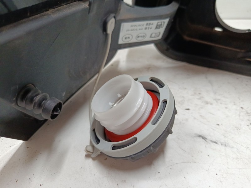 Recambio de tapa exterior combustible para hyundai i20 iii (bc3, bi3) 1.2 1.2 referencia OEM IAM 81595Q0000  
