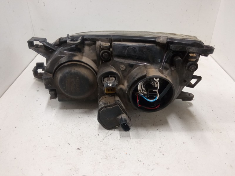 Recambio de faro derecho para toyota avensis liftback (_t22_) 1.6 (at220_) referencia OEM IAM   
