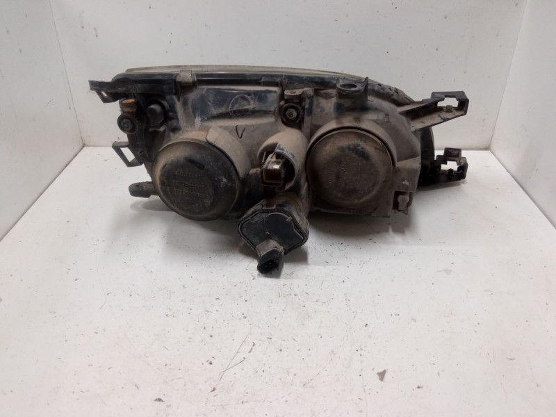 Recambio de faro izquierdo para toyota avensis liftback (_t22_) 1.6 (at220_) referencia OEM IAM   