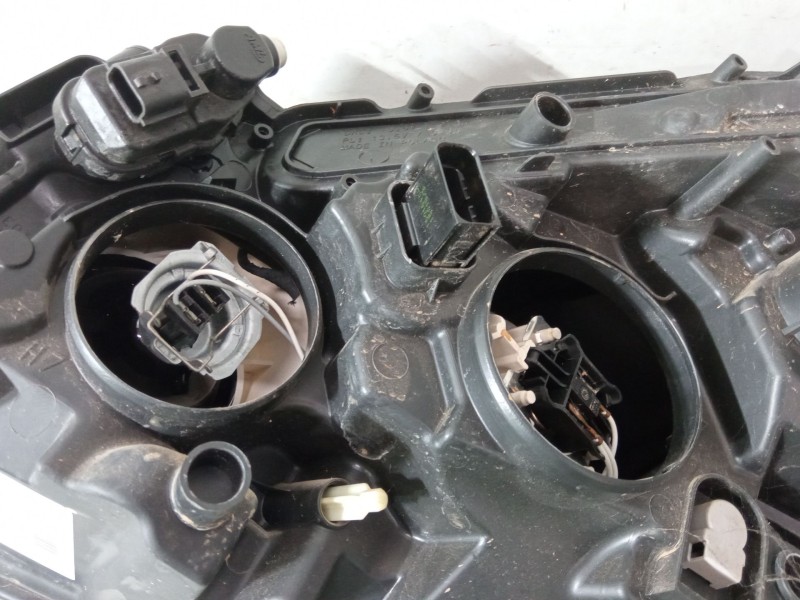 Recambio de faro derecho para peugeot 208 i (ca_, cc_) 1.2 puretech 82 referencia OEM IAM 9822690180  