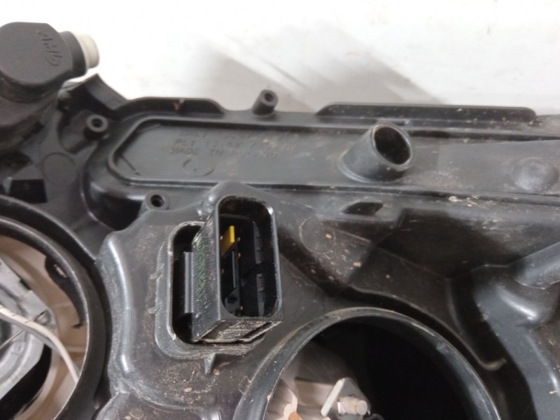 Recambio de faro derecho para peugeot 208 i (ca_, cc_) 1.2 puretech 82 referencia OEM IAM 9822690180  