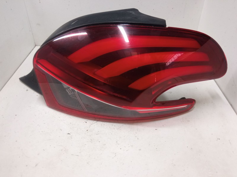 Recambio de piloto trasero derecho para peugeot 208 i (ca_, cc_) 1.2 puretech 82 referencia OEM IAM 9825601180  