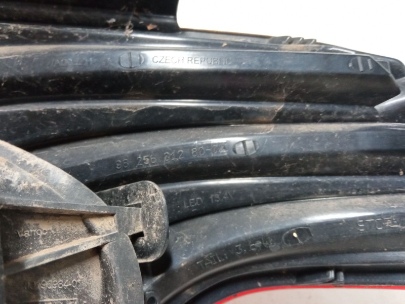 Recambio de piloto trasero izquierdo para peugeot 208 i (ca_, cc_) 1.2 puretech 82 referencia OEM IAM 9825601280  