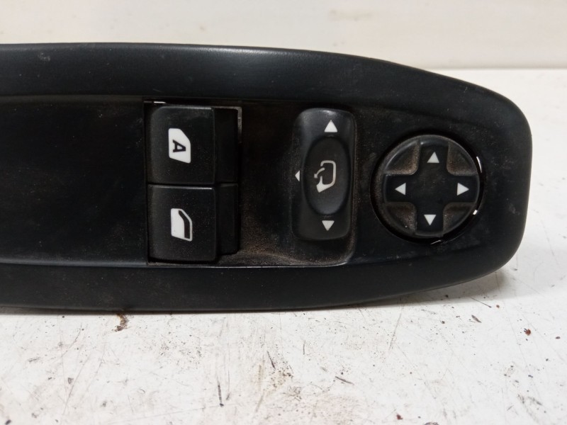 Recambio de mando elevalunas delantero izquierdo para peugeot 208 i (ca_, cc_) 1.2 puretech 82 referencia OEM IAM   