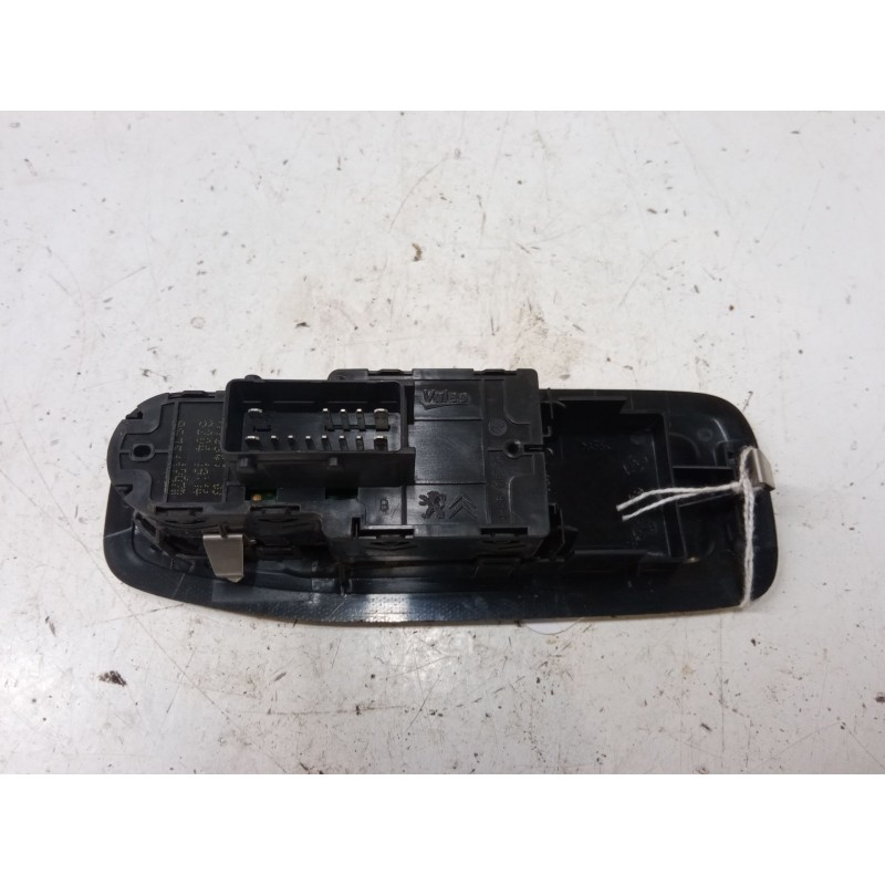 Recambio de mando elevalunas delantero izquierdo para peugeot 208 i (ca_, cc_) 1.2 puretech 82 referencia OEM IAM   