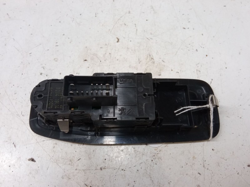 Recambio de mando elevalunas delantero izquierdo para peugeot 208 i (ca_, cc_) 1.2 puretech 82 referencia OEM IAM   