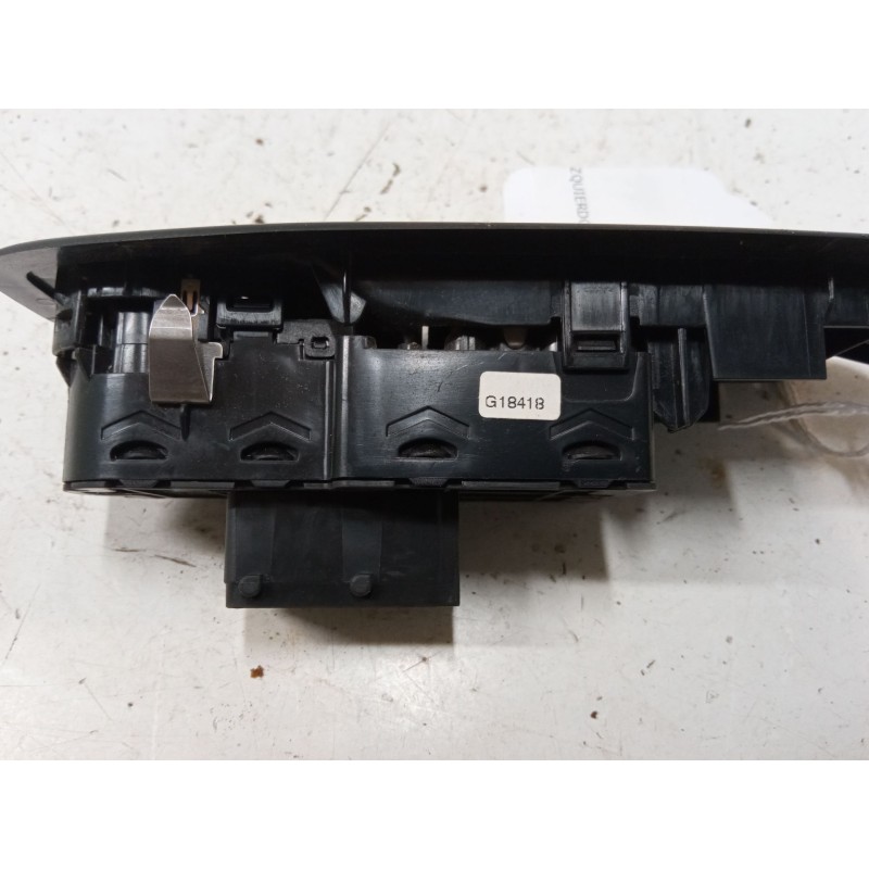 Recambio de mando elevalunas delantero izquierdo para peugeot 208 i (ca_, cc_) 1.2 puretech 82 referencia OEM IAM   