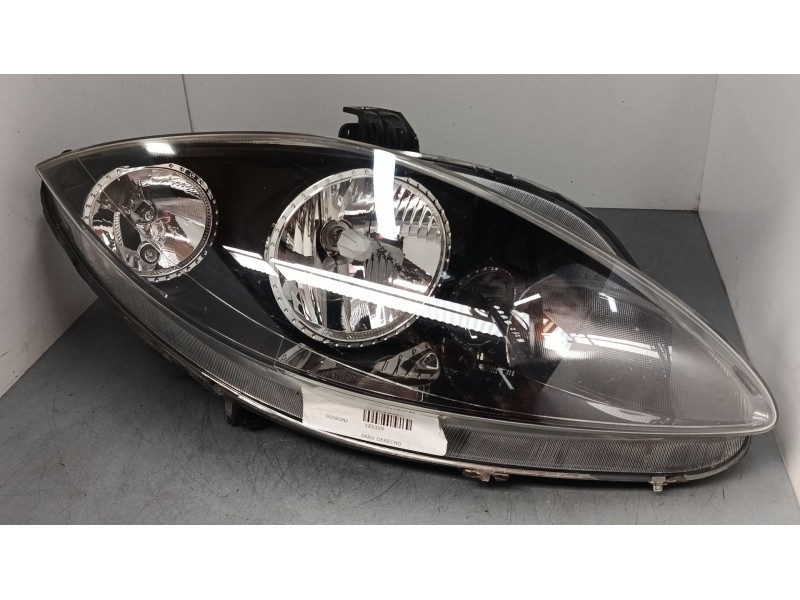 Recambio de faro derecho para seat leon (1p1) 1.9 tdi referencia OEM IAM 5P1941006D  