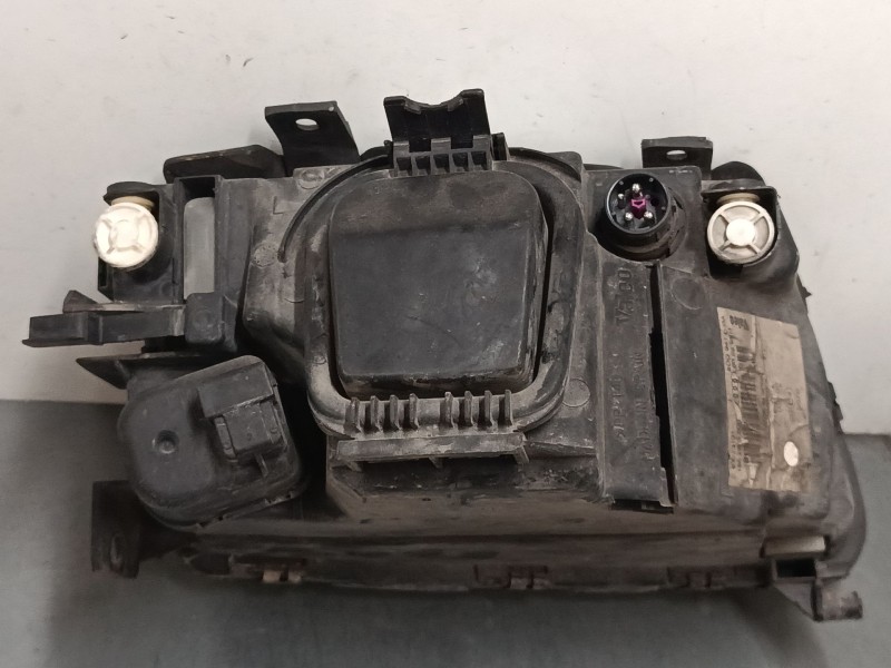 Recambio de faro izquierdo para audi a4 b5 (8d2) 1.8 t referencia OEM IAM 8D0941003A  