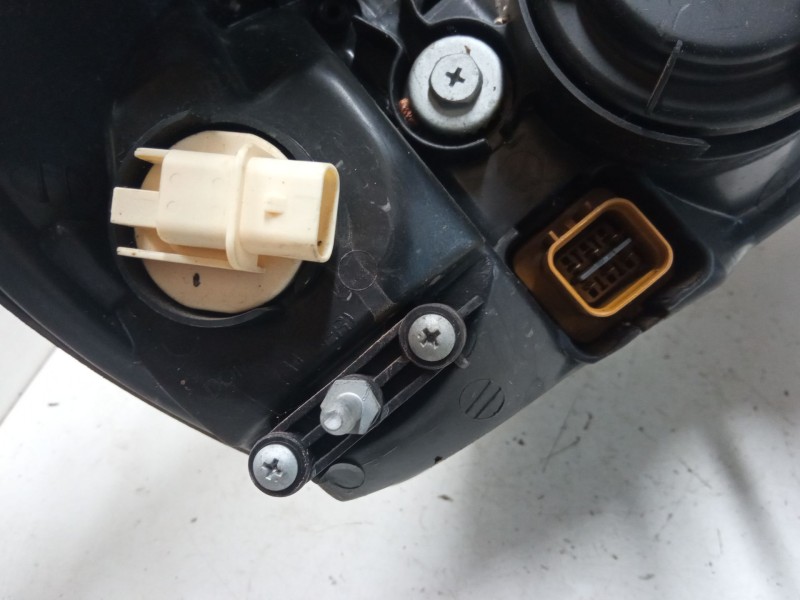 Recambio de faro izquierdo para chevrolet captiva (c100, c140) 2.4 referencia OEM IAM   