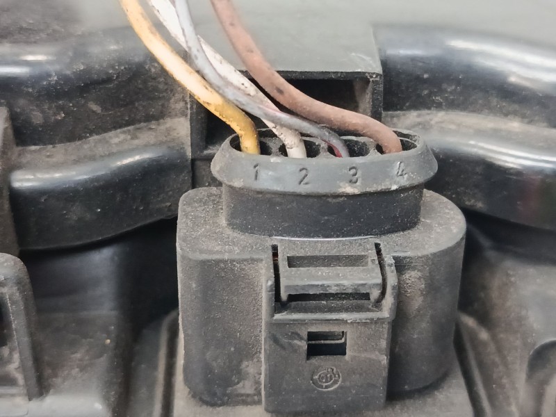 Recambio de faro derecho para audi a3 (8l1) 1.9 tdi referencia OEM IAM   
