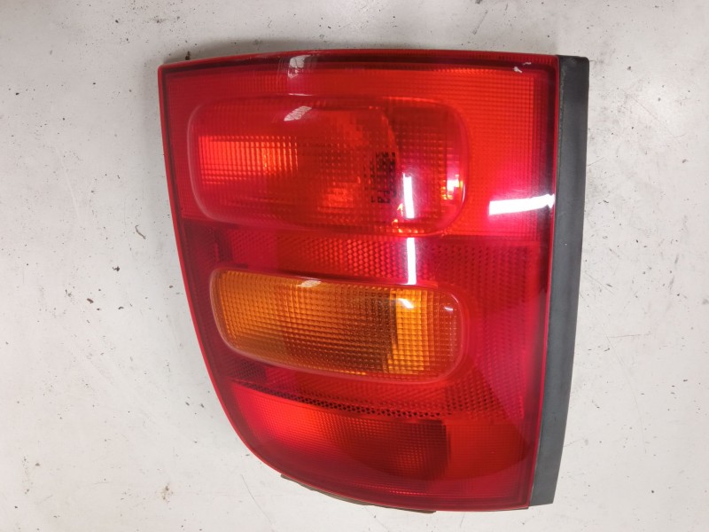 Recambio de piloto trasero izquierdo para nissan micra ii (k11) 1.0 i 16v referencia OEM IAM 2VA236030030L  