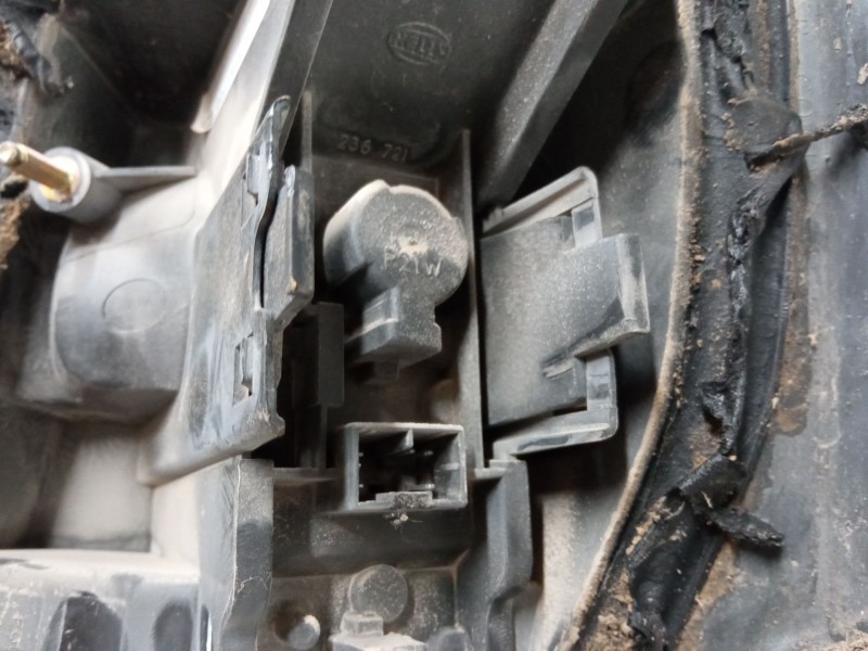 Recambio de piloto trasero izquierdo para nissan micra ii (k11) 1.0 i 16v referencia OEM IAM 2VA236030030L  