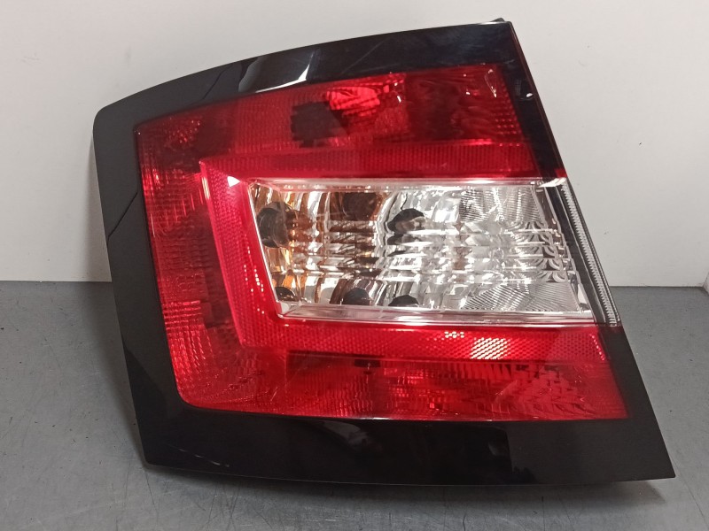 Recambio de piloto trasero izquierdo para skoda fabia iii (nj3) 1.0 referencia OEM IAM 6V6945095 62421901 