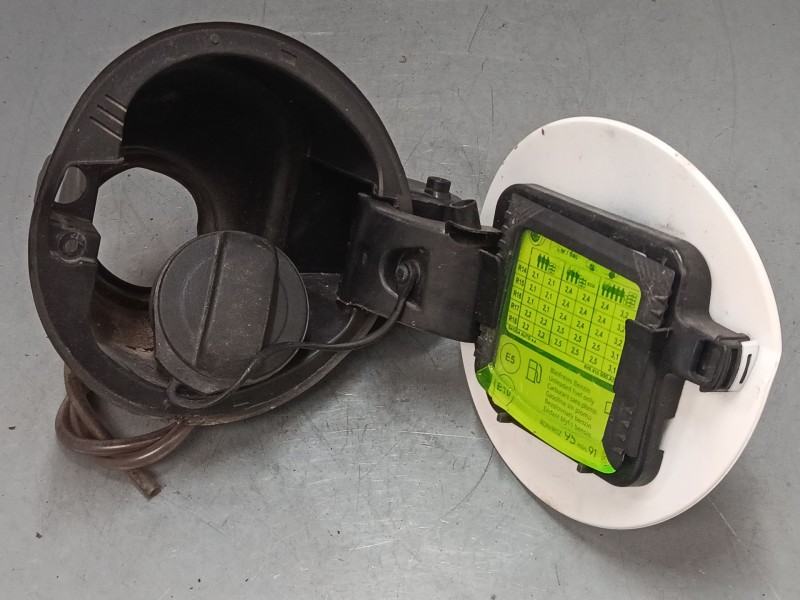Recambio de tapa exterior combustible para skoda fabia iii (nj3) 1.0 referencia OEM IAM 6V6809999B  