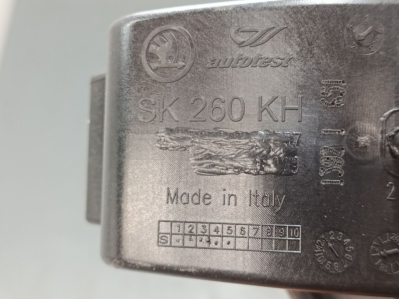 Recambio de tapa exterior combustible para skoda fabia iii (nj3) 1.0 referencia OEM IAM 6V6809999B  