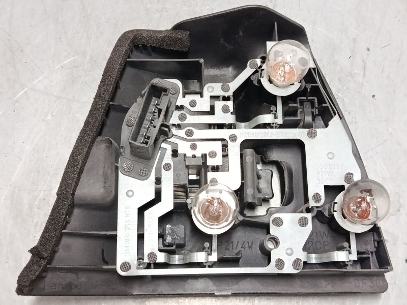 Recambio de piloto trasero derecho para bmw 3 (e46) 328 i referencia OEM IAM 8364922  