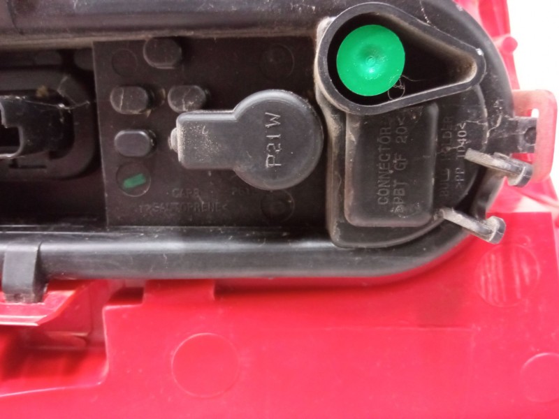 Recambio de piloto trasero derecho para peugeot 5008 (0u_, 0e_) 1.6 hdi referencia OEM IAM 6351KH  
