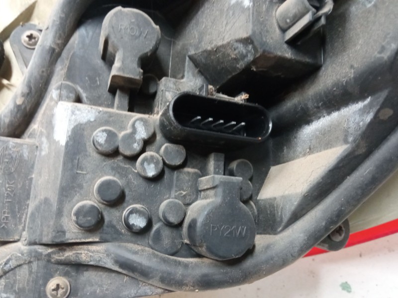 Recambio de piloto trasero izquierdo para opel insignia a sedán (g09) 2.0 cdti (69) referencia OEM IAM 13279627  