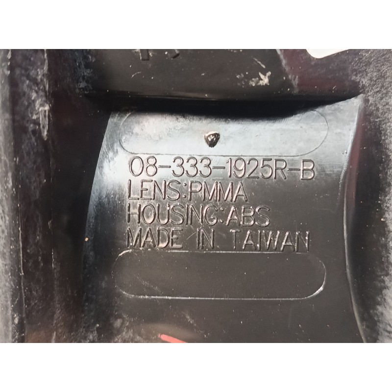 Recambio de piloto trasero derecho para jeep grand cherokee ii (wj, wg) 3.1 td 4x4 referencia OEM IAM 083331925RB  
