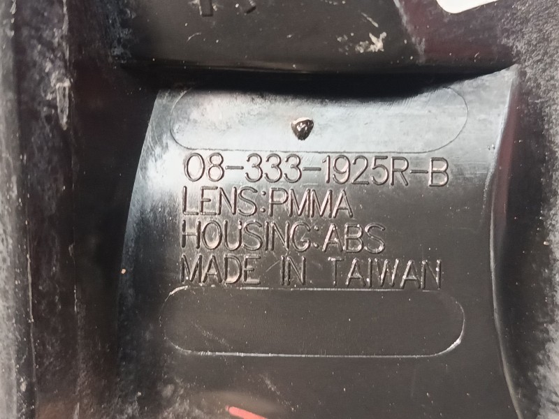 Recambio de piloto trasero derecho para jeep grand cherokee ii (wj, wg) 3.1 td 4x4 referencia OEM IAM 083331925RB  