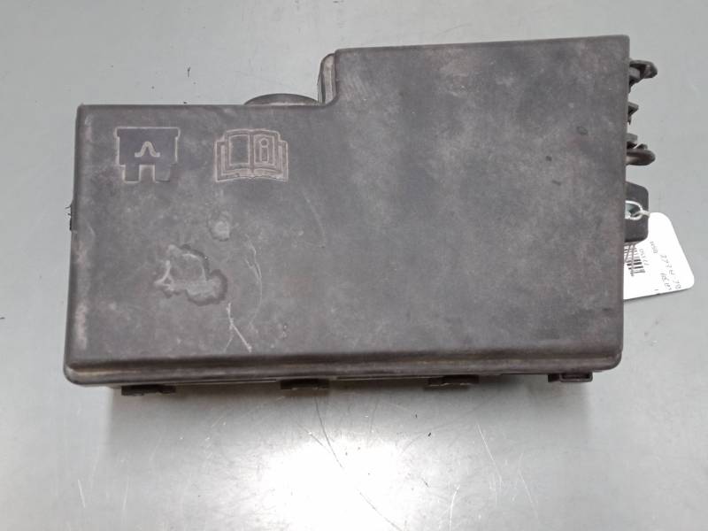 CAJA RELES / FUSIBLES 