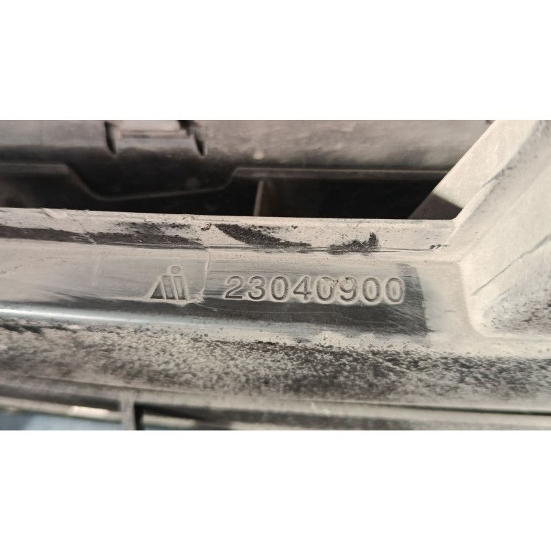 Recambio de rejilla capo grande para opel vivaro b autobús (x82) 1.6 cdti (06) referencia OEM IAM 93452299 214B37781R 214B25126R