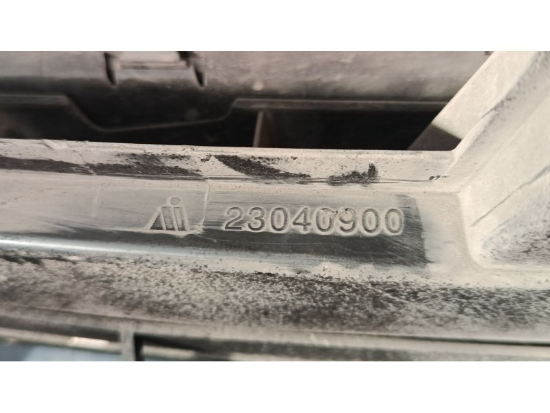 Recambio de rejilla capo grande para opel vivaro b autobús (x82) 1.6 cdti (06) referencia OEM IAM 93452299 214B37781R 214B25126R
