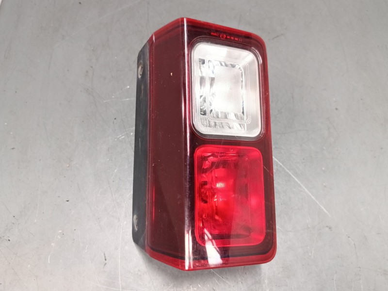 Recambio de faro antiniebla trasero izquierdo para opel vivaro b autobús (x82) 1.6 cdti (06) referencia OEM IAM   