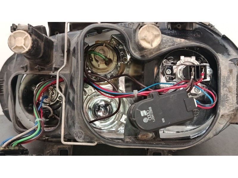Recambio de faro derecho para volkswagen golf iv variant (1j5) 1.6 referencia OEM IAM 083411108R 1J1941018B 