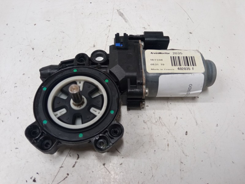 Recambio de motor elevaluna delantero izquierdo para nissan qashqai i (j10, nj10) 1.6 referencia OEM IAM 402035F  