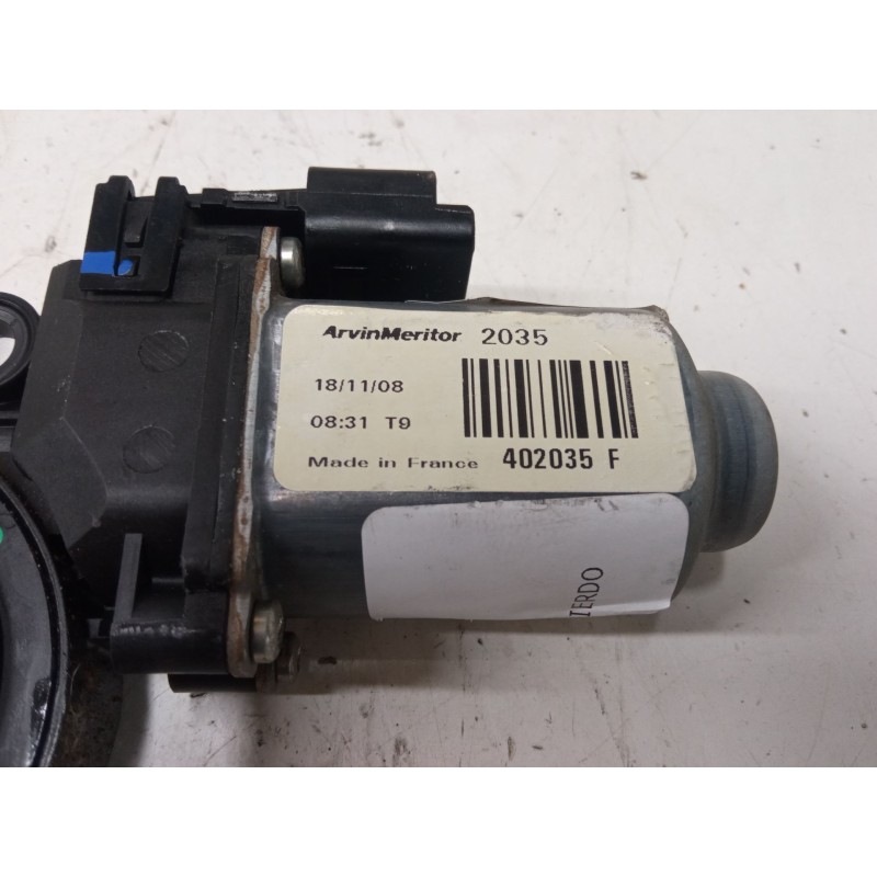 Recambio de motor elevaluna delantero izquierdo para nissan qashqai i (j10, nj10) 1.6 referencia OEM IAM 402035F  