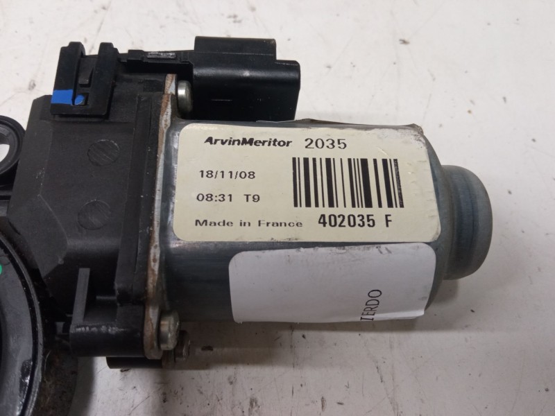 Recambio de motor elevaluna delantero izquierdo para nissan qashqai i (j10, nj10) 1.6 referencia OEM IAM 402035F  