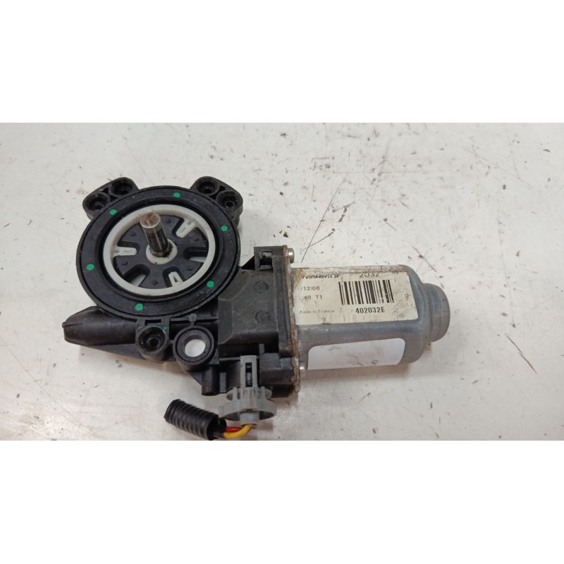 Recambio de motor elevaluna delantero derecho para nissan qashqai i (j10, nj10) 1.6 referencia OEM IAM 402032E  