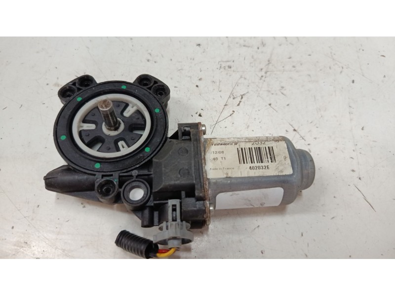 Recambio de motor elevaluna delantero derecho para nissan qashqai i (j10, nj10) 1.6 referencia OEM IAM 402032E  