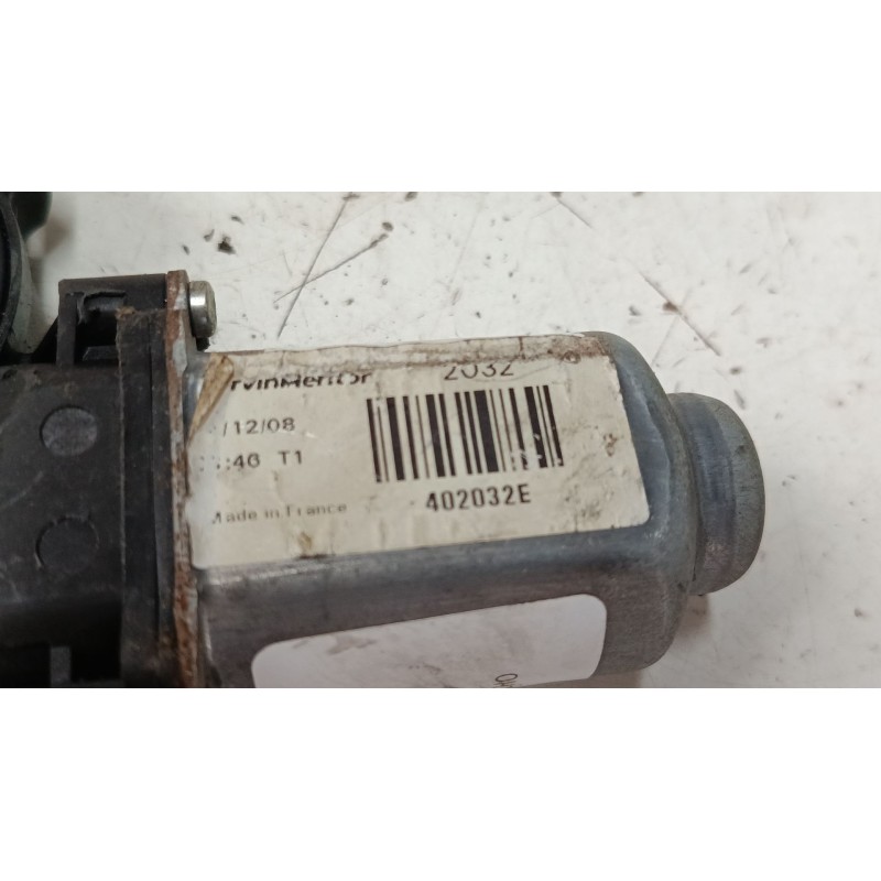 Recambio de motor elevaluna delantero derecho para nissan qashqai i (j10, nj10) 1.6 referencia OEM IAM 402032E  