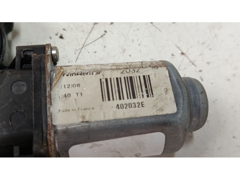 Recambio de motor elevaluna delantero derecho para nissan qashqai i (j10, nj10) 1.6 referencia OEM IAM 402032E  