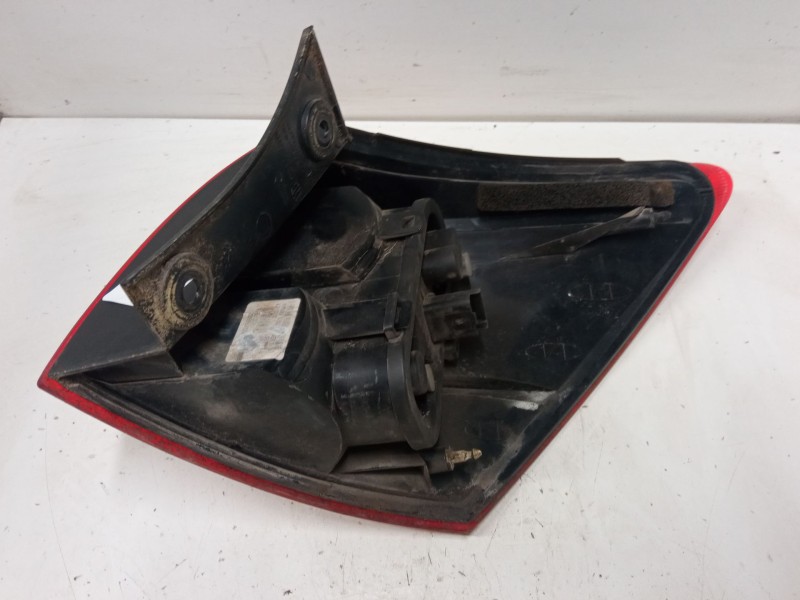 Recambio de piloto trasero porton izquierdo para nissan qashqai i (j10, nj10) 1.6 referencia OEM IAM 8907161  