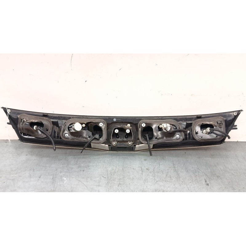 Recambio de piloto trasero central para honda civic viii hatchback (fn, fk) 1.8 (fn1, fk2) referencia OEM IAM 13216721  