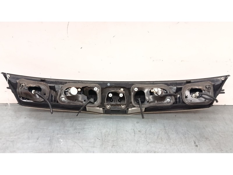 Recambio de piloto trasero central para honda civic viii hatchback (fn, fk) 1.8 (fn1, fk2) referencia OEM IAM 13216721  