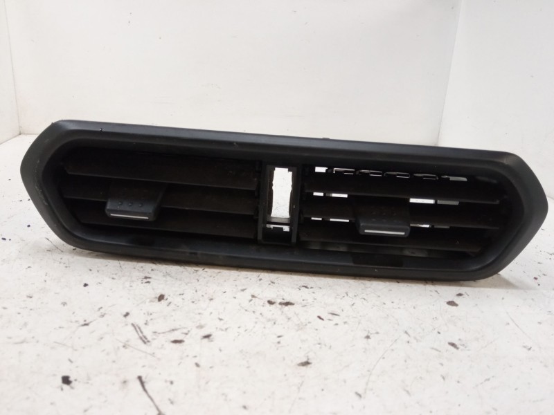 Recambio de aireador central para ford ecosport 1.0 ecoboost referencia OEM IAM GN1519K617A/B  