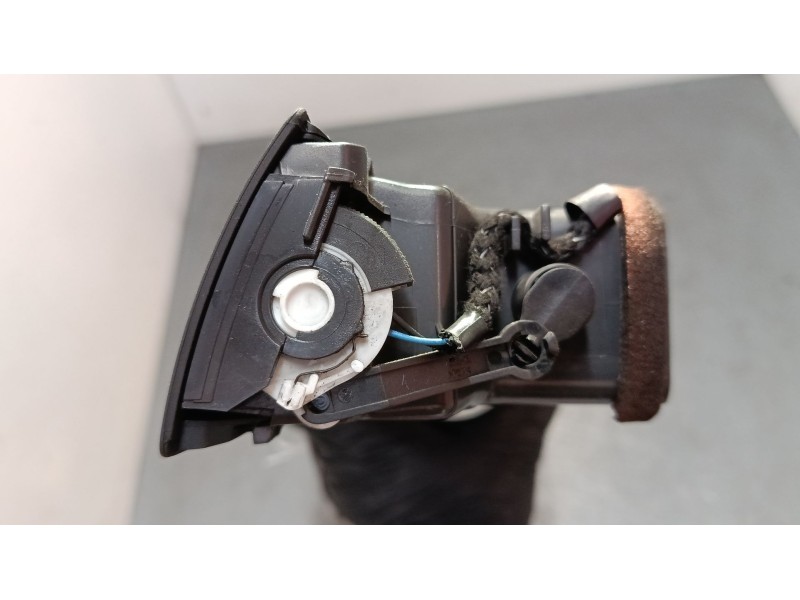 Recambio de aireador central para audi a4 b6 avant (8e5) 1.9 tdi referencia OEM IAM 8E0820951H  